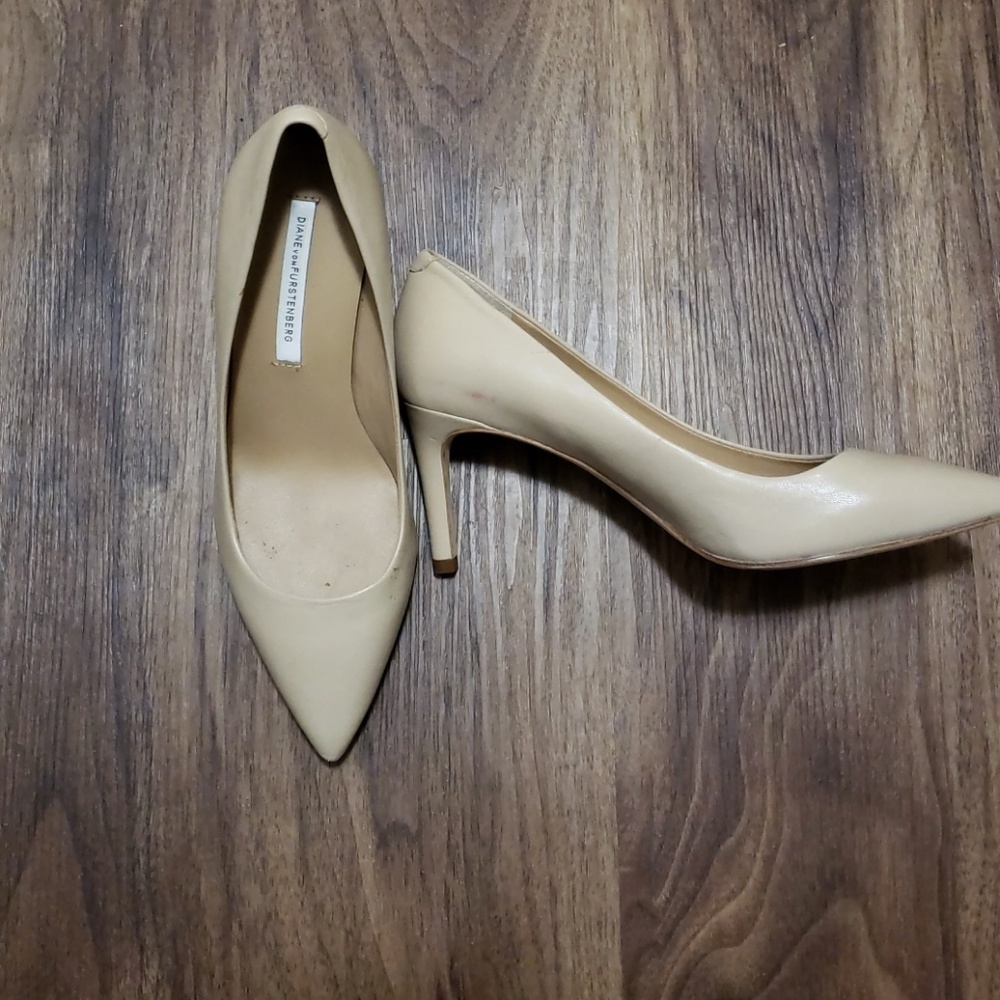 Nude pointed heels